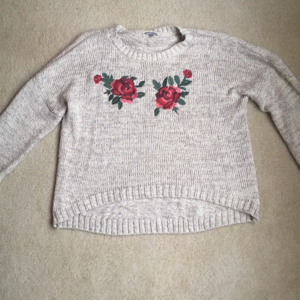 Cropped sweater with flowers